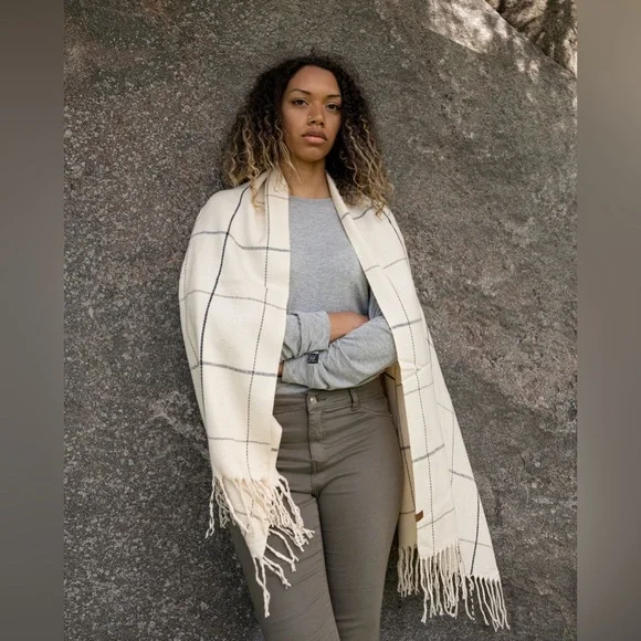 BNWT Indigo Love & Lore Cream and Black Striped Scarf with Fringe - Picture 5 of 15